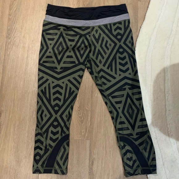 Lululemon Run: Inspire Crop II *All Full-On Luxtreme - Picture 3 of 7